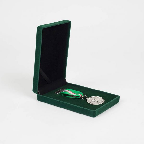 4 Military Intelligence Battalion 32mm Silver Military Medal with coloured ribbon in a green velvet presentation case